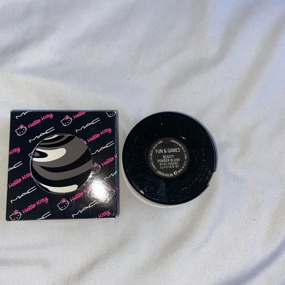 MAC Cosmetics Hello Kitty Makeup Collection 2009 - Picture 10 of 16